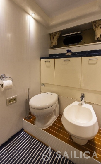 Fairline Squadron 65 - Yacht Charter Sailica
