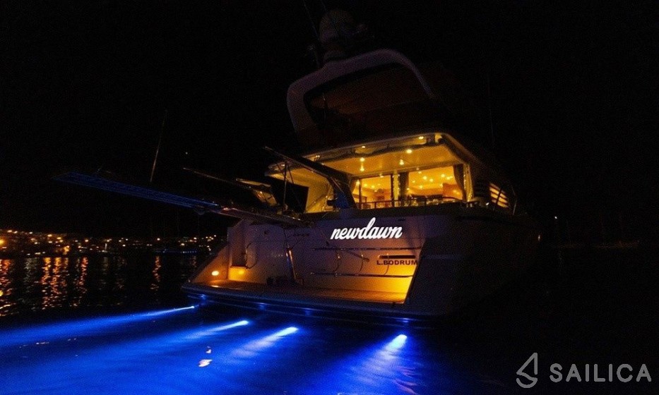 Fairline Squadron 65 - Yacht Charter Sailica