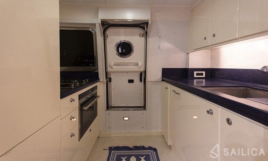 Fairline Squadron 65 - Yacht Charter Sailica
