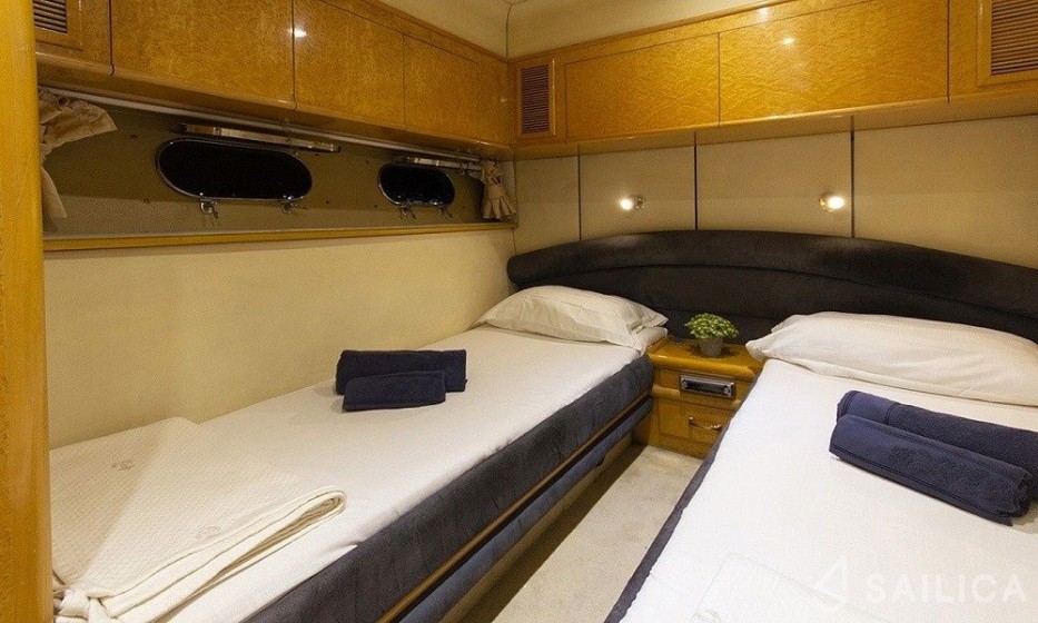 Fairline Squadron 65 - Yacht Charter Sailica