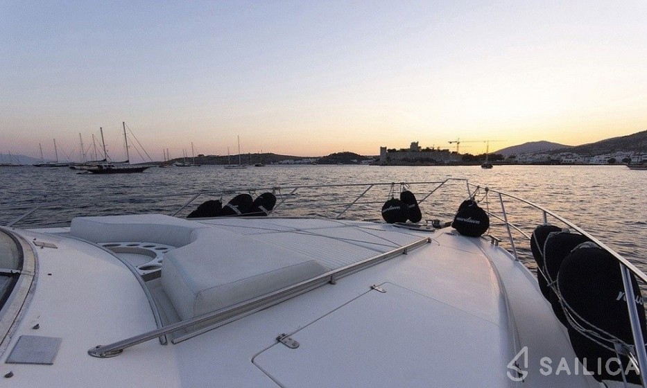 Fairline Squadron 65 - Yacht Charter Sailica