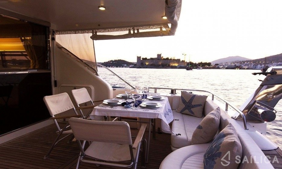 Fairline Squadron 65 - Yacht Charter Sailica