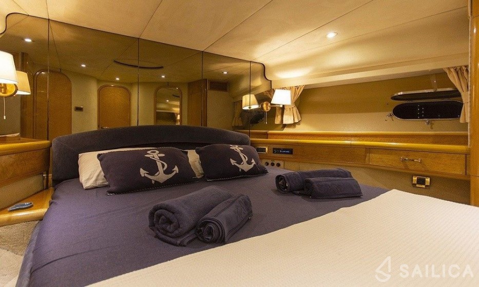 Fairline Squadron 65 - Yacht Charter Sailica