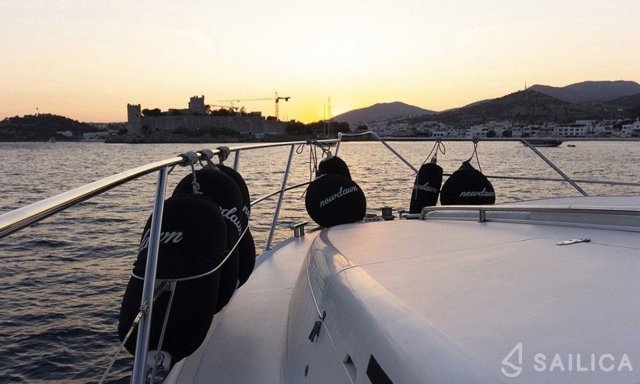 Fairline Squadron 65 - Yacht Charter Sailica