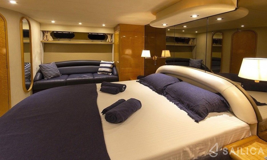 Fairline Squadron 65 - Yacht Charter Sailica