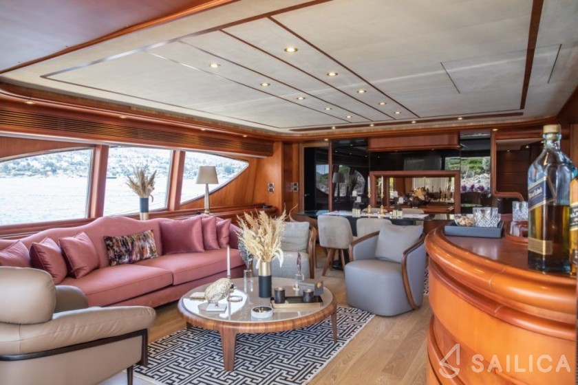 Ferretti 94 - Yacht Charter Sailica