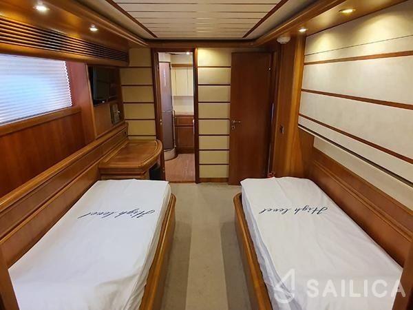 Ferretti 94 - Yacht Charter Sailica