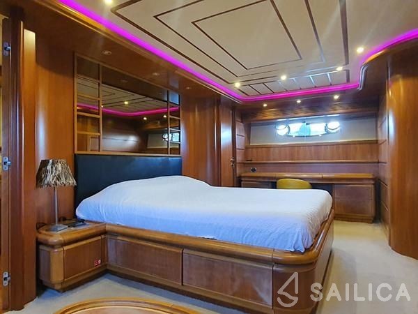 Ferretti 94 - Yacht Charter Sailica