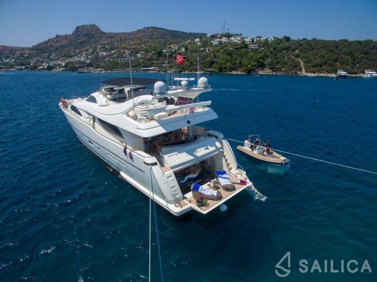 Ferretti 94 - Yacht Charter Sailica