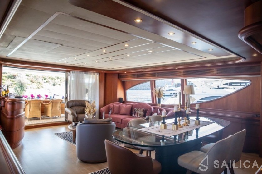 Ferretti 94 - Yacht Charter Sailica