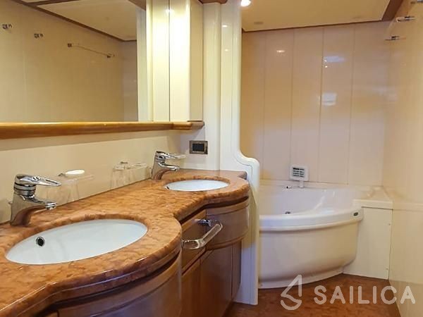 Ferretti 94 - Yacht Charter Sailica