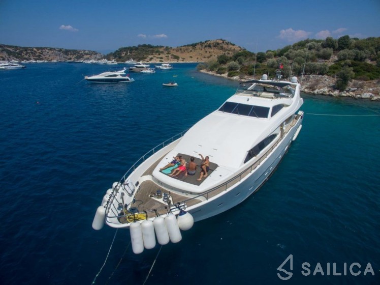 Ferretti 94 - Yacht Charter Sailica