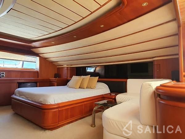Ferretti 94 - Yacht Charter Sailica