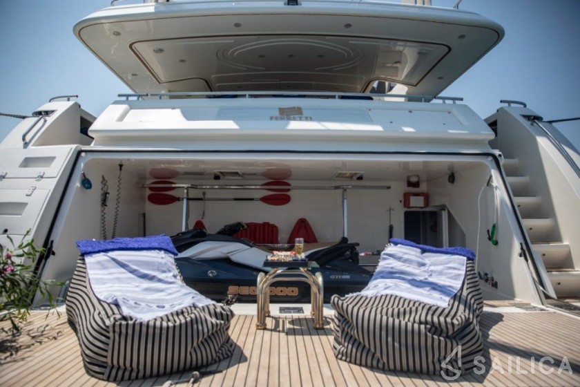 Ferretti 94 - Yacht Charter Sailica