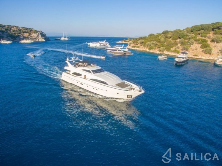 Ferretti 94 - Yacht Charter Sailica