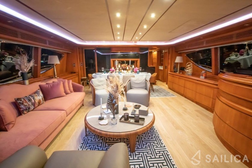 Ferretti 94 - Yacht Charter Sailica