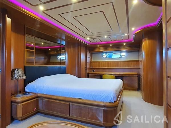 Ferretti 94 - Yacht Charter Sailica