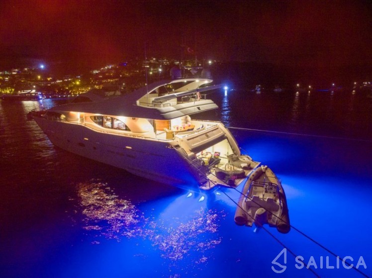 Ferretti 94 - Yacht Charter Sailica