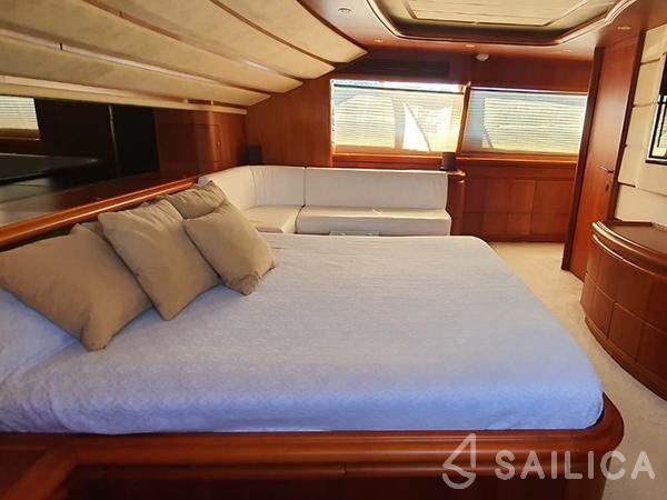 Ferretti 94 - Yacht Charter Sailica