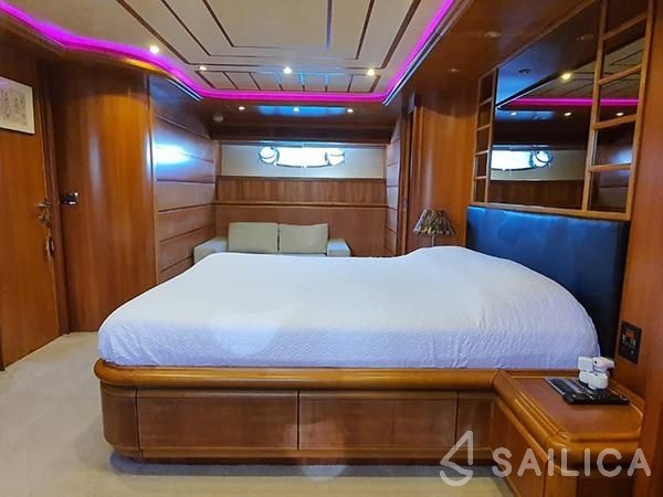Ferretti 94 - Yacht Charter Sailica