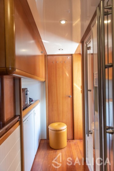 Ferretti 94 - Yacht Charter Sailica