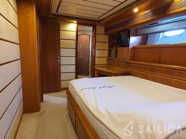 Ferretti 94 - Yacht Charter Sailica
