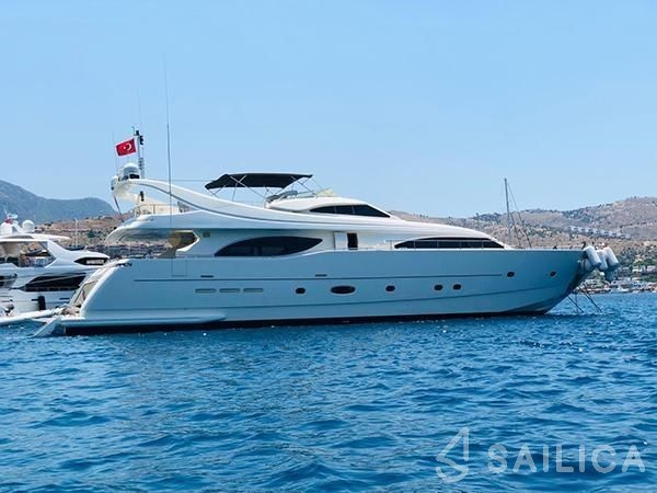 Ferretti 94 - Yacht Charter Sailica