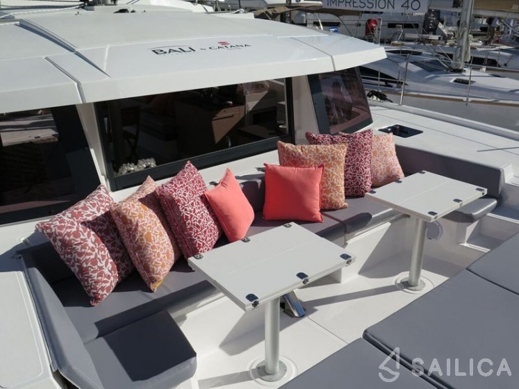 Bali 4.3 - 4 + 2 cab. - Yacht Charter Sailica
