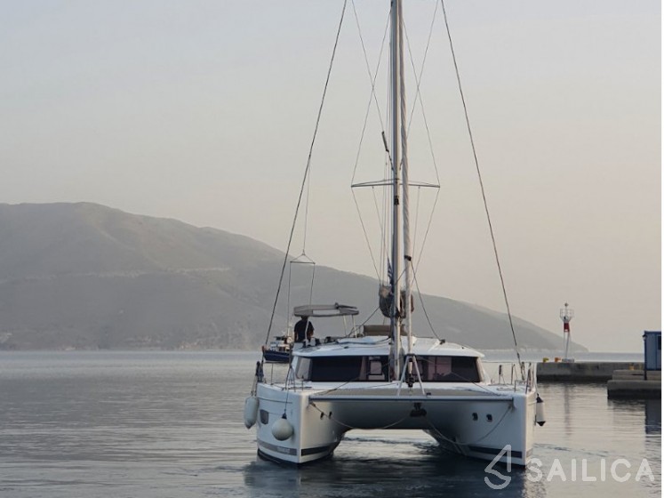 Helia 44 - Yacht Charter Sailica