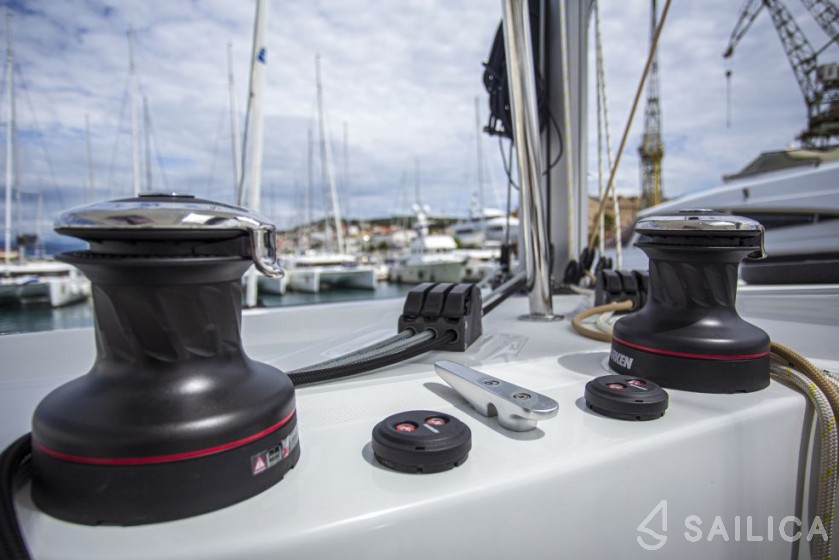 Lagoon 42 - Yacht Charter Sailica