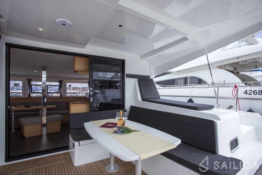 Lagoon 42 - Yacht Charter Sailica