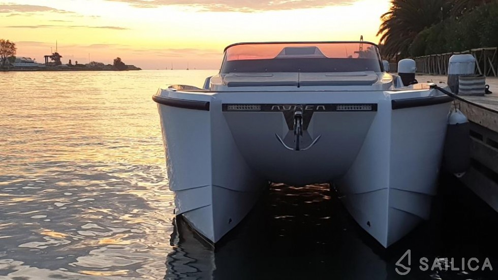 Aurea 30 Cabin - Yacht Charter Sailica