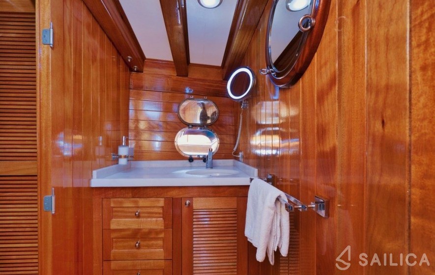 Gulet - Yacht Charter Sailica