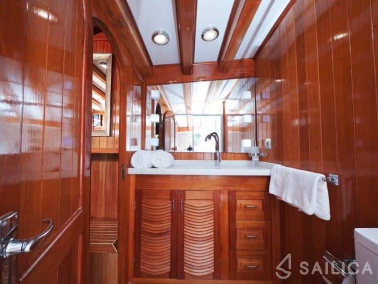 Gulet - Yacht Charter Sailica