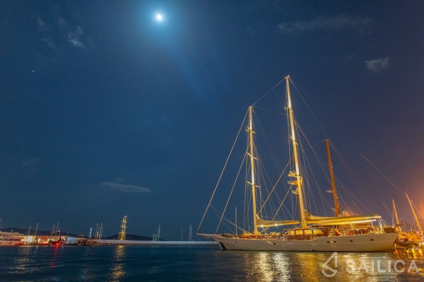 Gulet - Yacht Charter Sailica