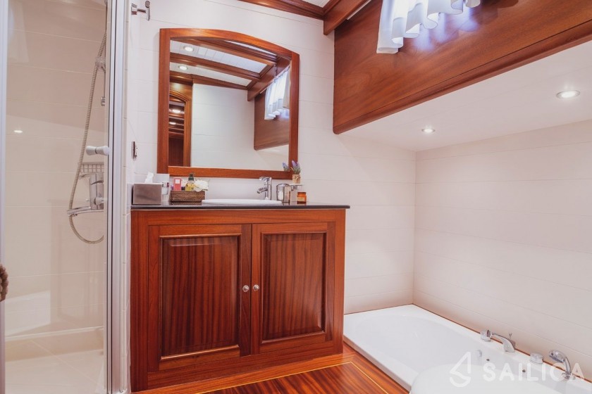 Gulet - Yacht Charter Sailica