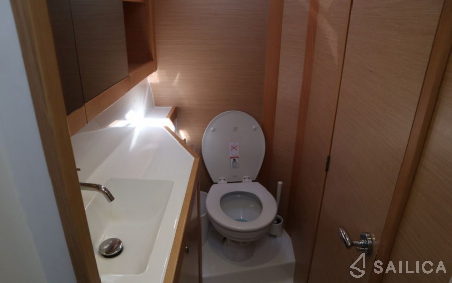 Lagoon 40 Power Catamaran - Yacht Charter Sailica