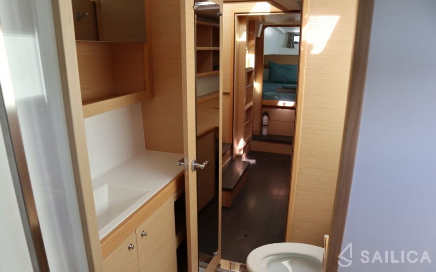 Lagoon 40 Power Catamaran - Yacht Charter Sailica