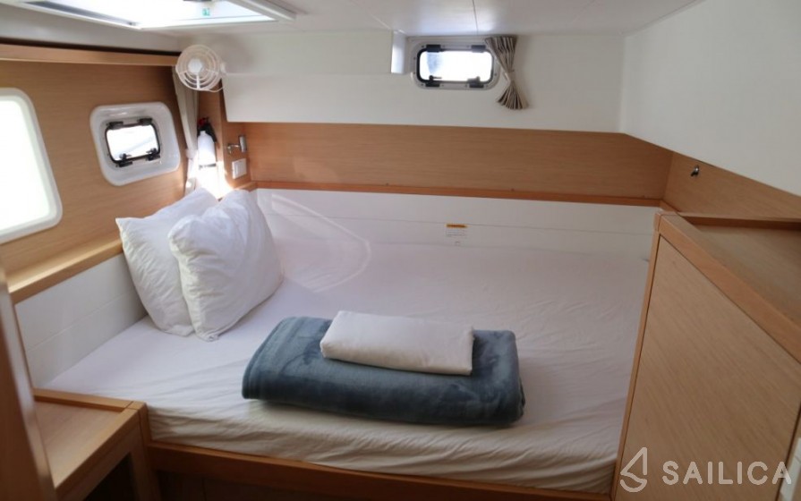 Lagoon 40 Power Catamaran - Yacht Charter Sailica