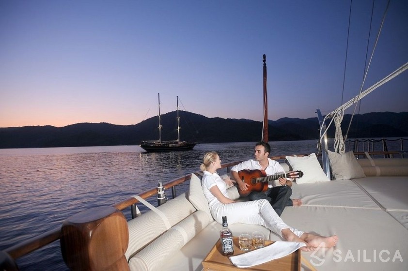 Gulet - Yacht Charter Sailica