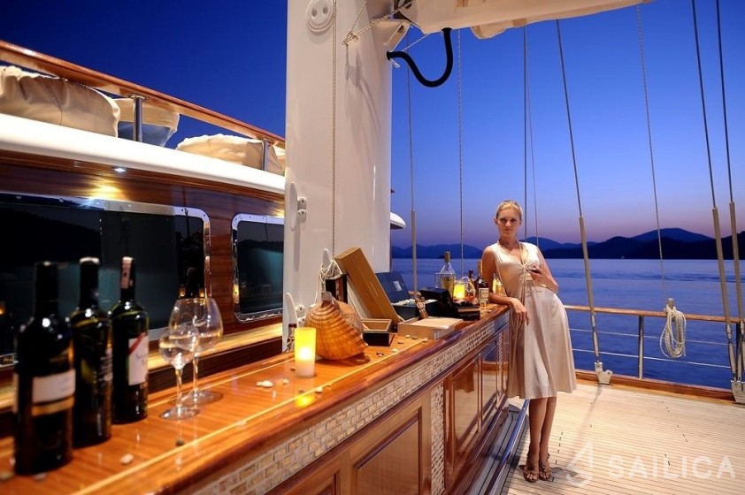 Gulet - Yacht Charter Sailica