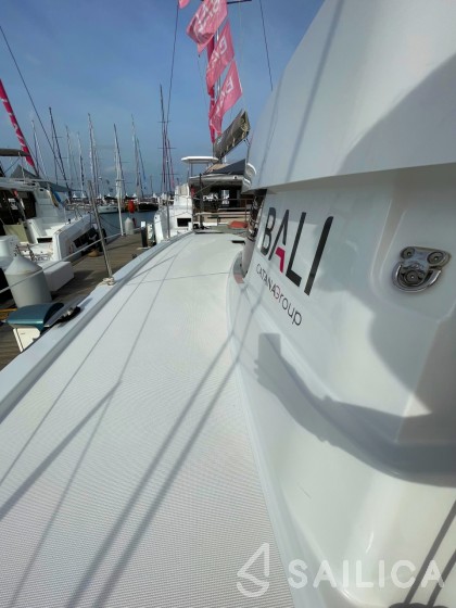 Bali Catsmart - Yacht Charter Sailica