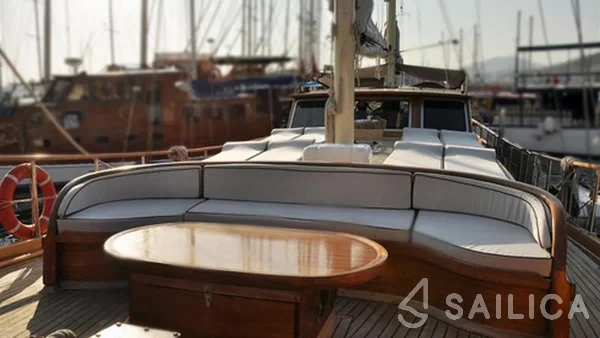 Gulet - Yacht Charter Sailica