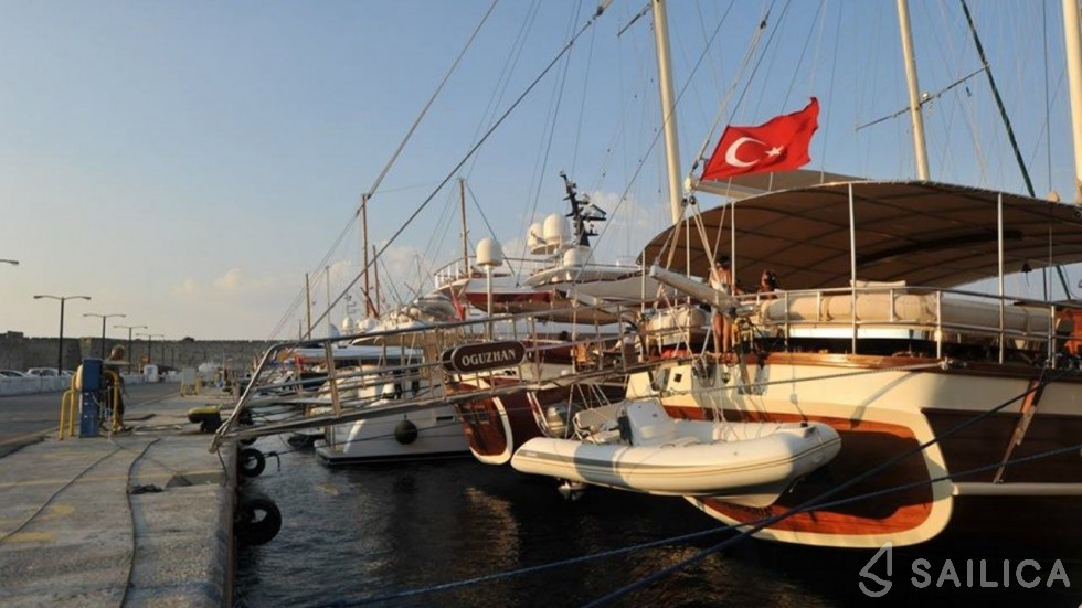 Gulet - Yacht Charter Sailica