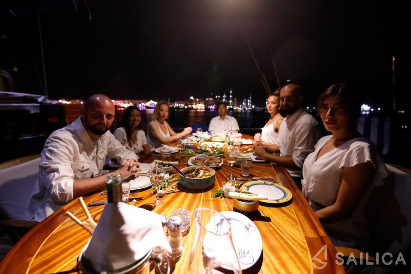 Gulet - Yacht Charter Sailica