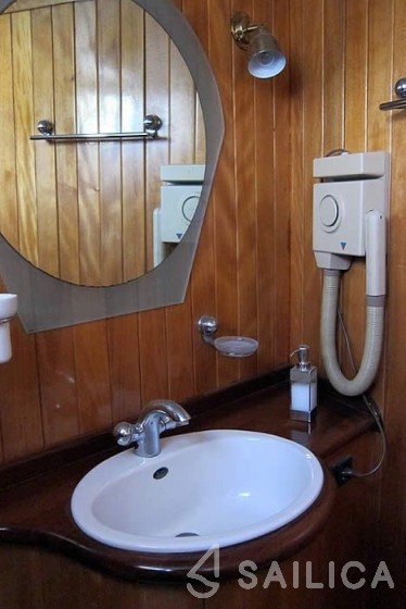 Gulet - Yacht Charter Sailica