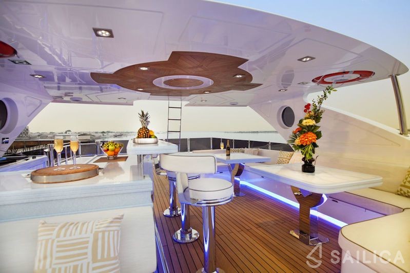 Majesty 122 - Yacht Charter Sailica