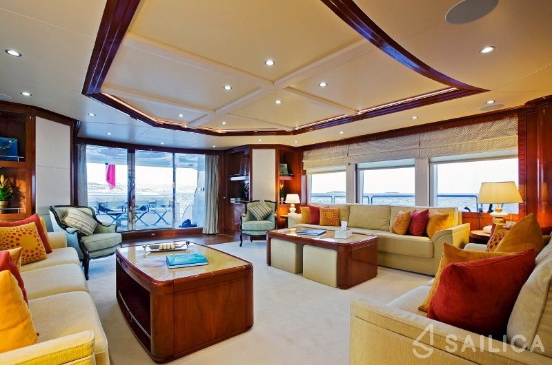 Majesty 122 - Yacht Charter Sailica