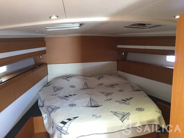 Jeanneau 53 - Yacht Charter Sailica