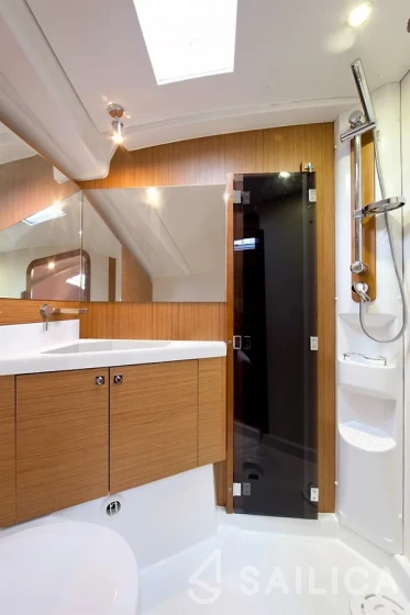 Jeanneau 53 - Yacht Charter Sailica